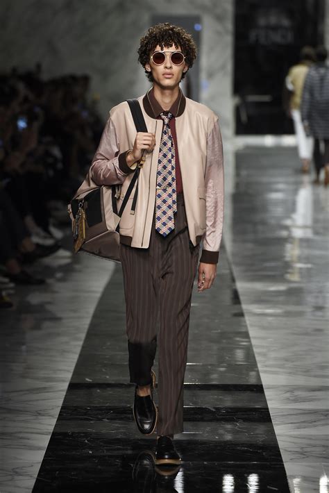 fendi mens spring 2018|Fendi Spring/Summer 2018 Men's Collection .